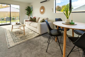 Riccarton 2 bed 1 bath w/garage Christchurch